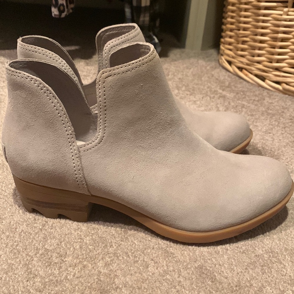 Sorel Lolla ankle cutout bootie